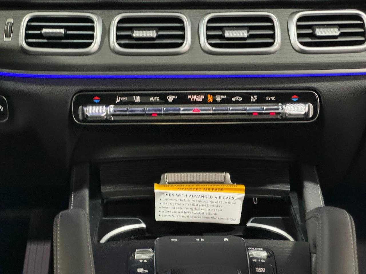 Mercedes-Benz GLE Vehicle Full-screen Gallery Image 15