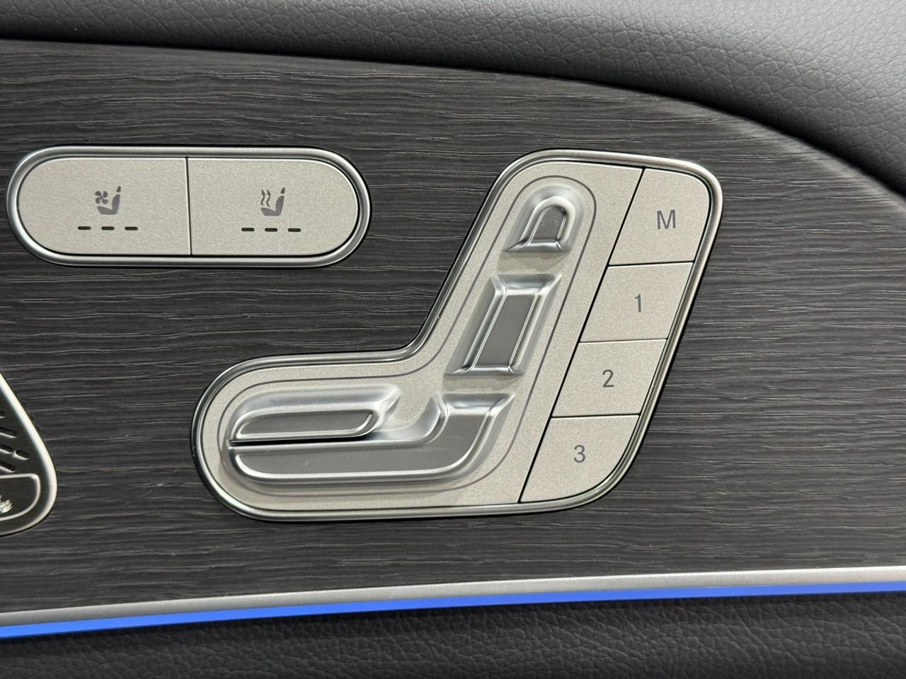 Mercedes-Benz GLE Vehicle Full-screen Gallery Image 21