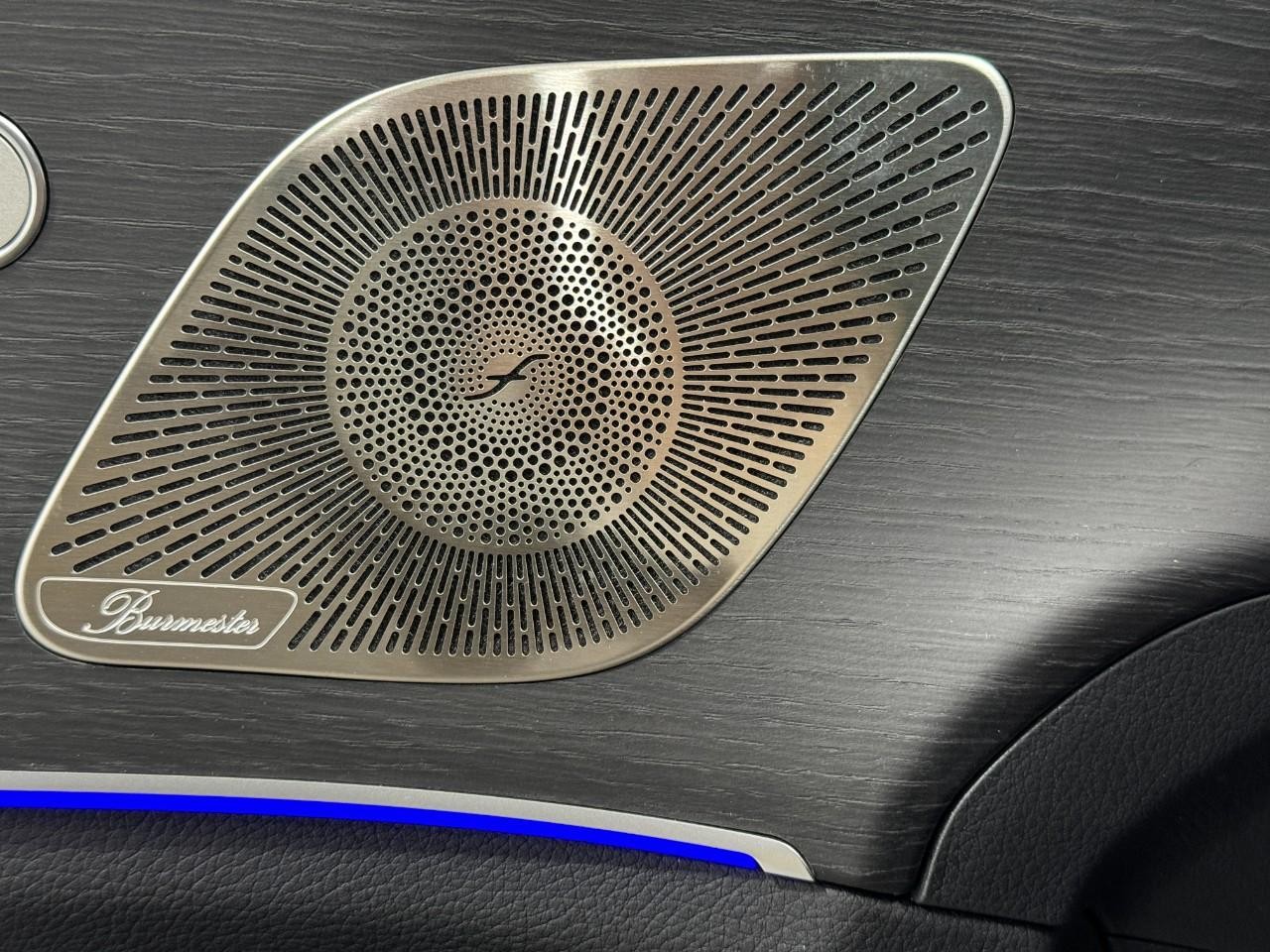 Mercedes-Benz GLE Vehicle Full-screen Gallery Image 24