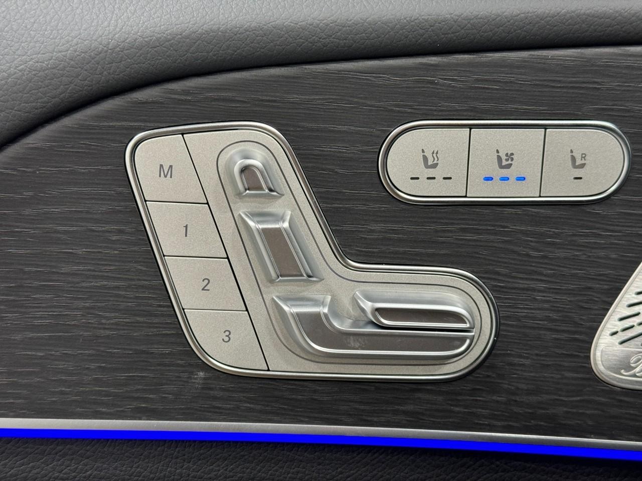 Mercedes-Benz GLE Vehicle Full-screen Gallery Image 25