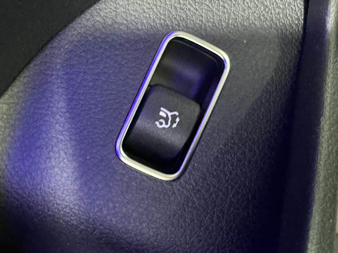 Mercedes-Benz GLE Vehicle Full-screen Gallery Image 28