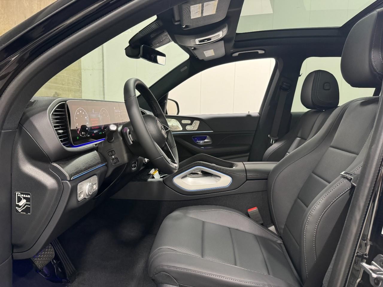 Mercedes-Benz GLE Vehicle Full-screen Gallery Image 29