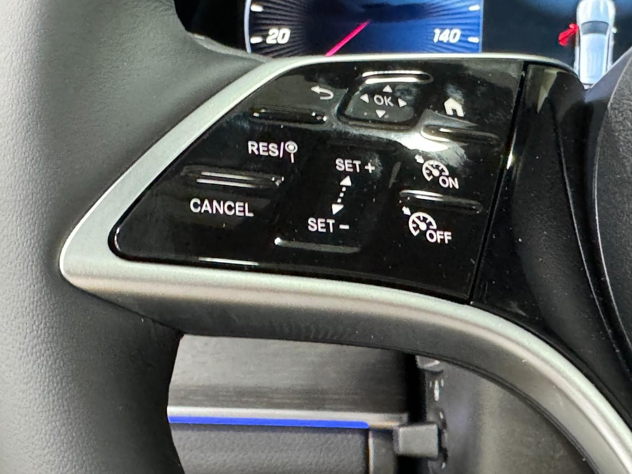 Mercedes-Benz GLE Vehicle Full-screen Gallery Image 33