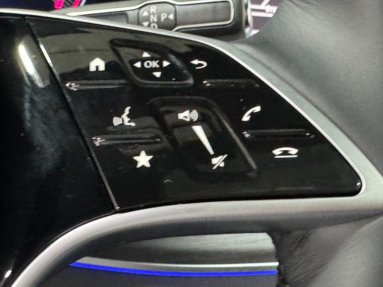 Mercedes-Benz GLE Vehicle Full-screen Gallery Image 34