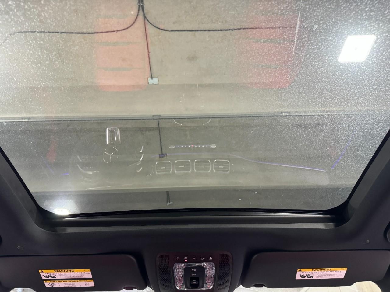 Mercedes-Benz GLE Vehicle Full-screen Gallery Image 11