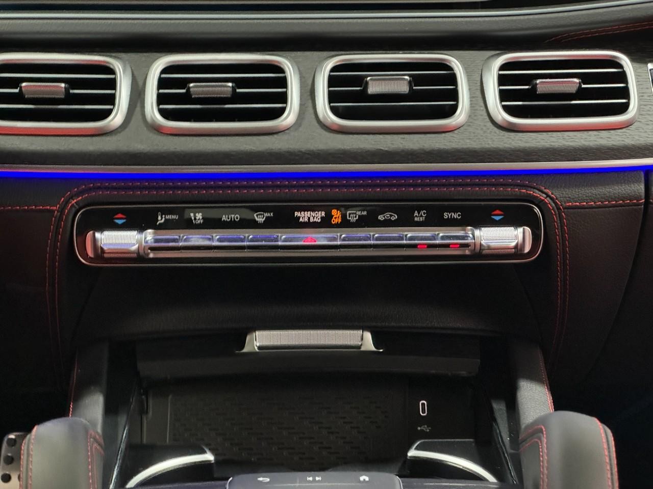 Mercedes-Benz GLE Vehicle Full-screen Gallery Image 15