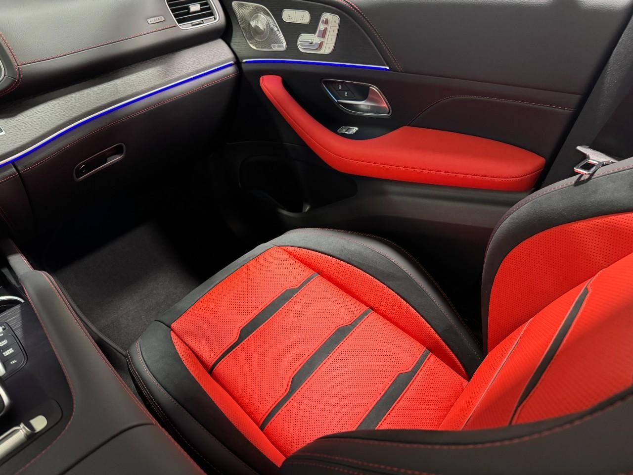 Mercedes-Benz GLE Vehicle Full-screen Gallery Image 17