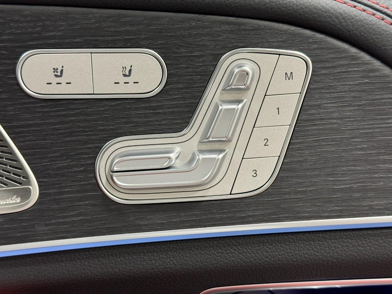 Mercedes-Benz GLE Vehicle Full-screen Gallery Image 21