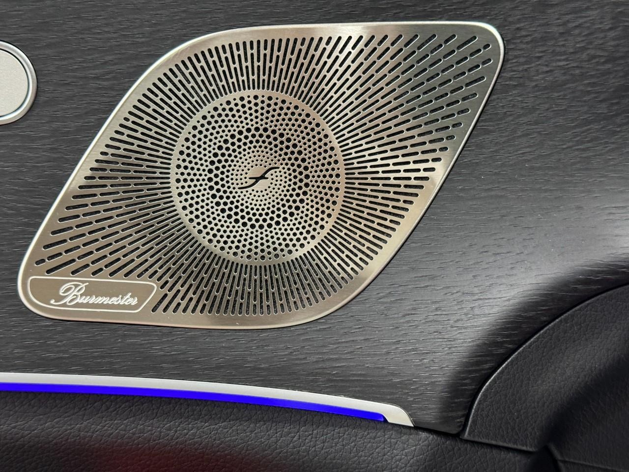 Mercedes-Benz GLE Vehicle Full-screen Gallery Image 24