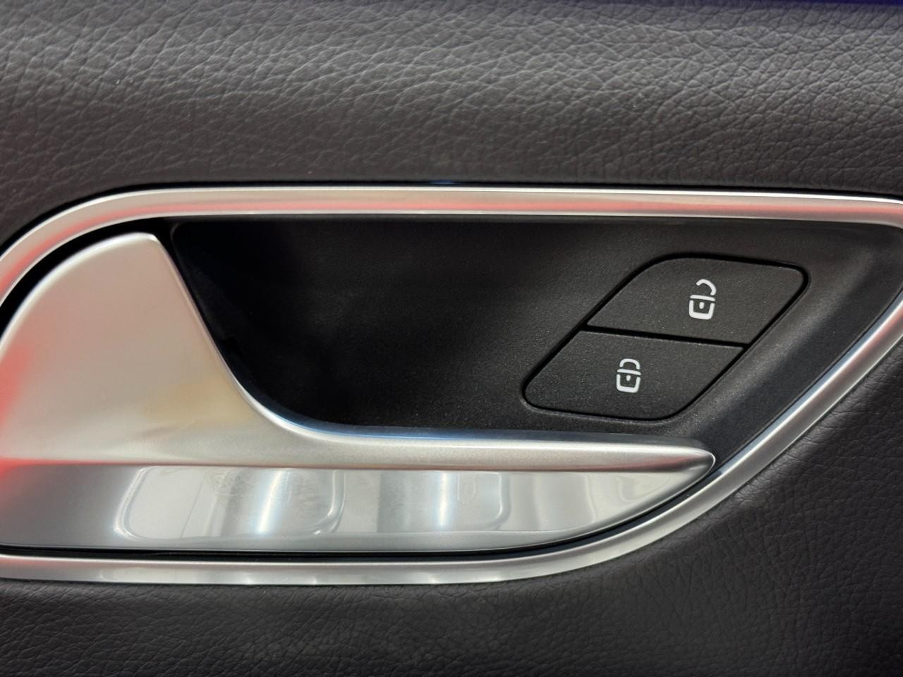 Mercedes-Benz GLE Vehicle Full-screen Gallery Image 26