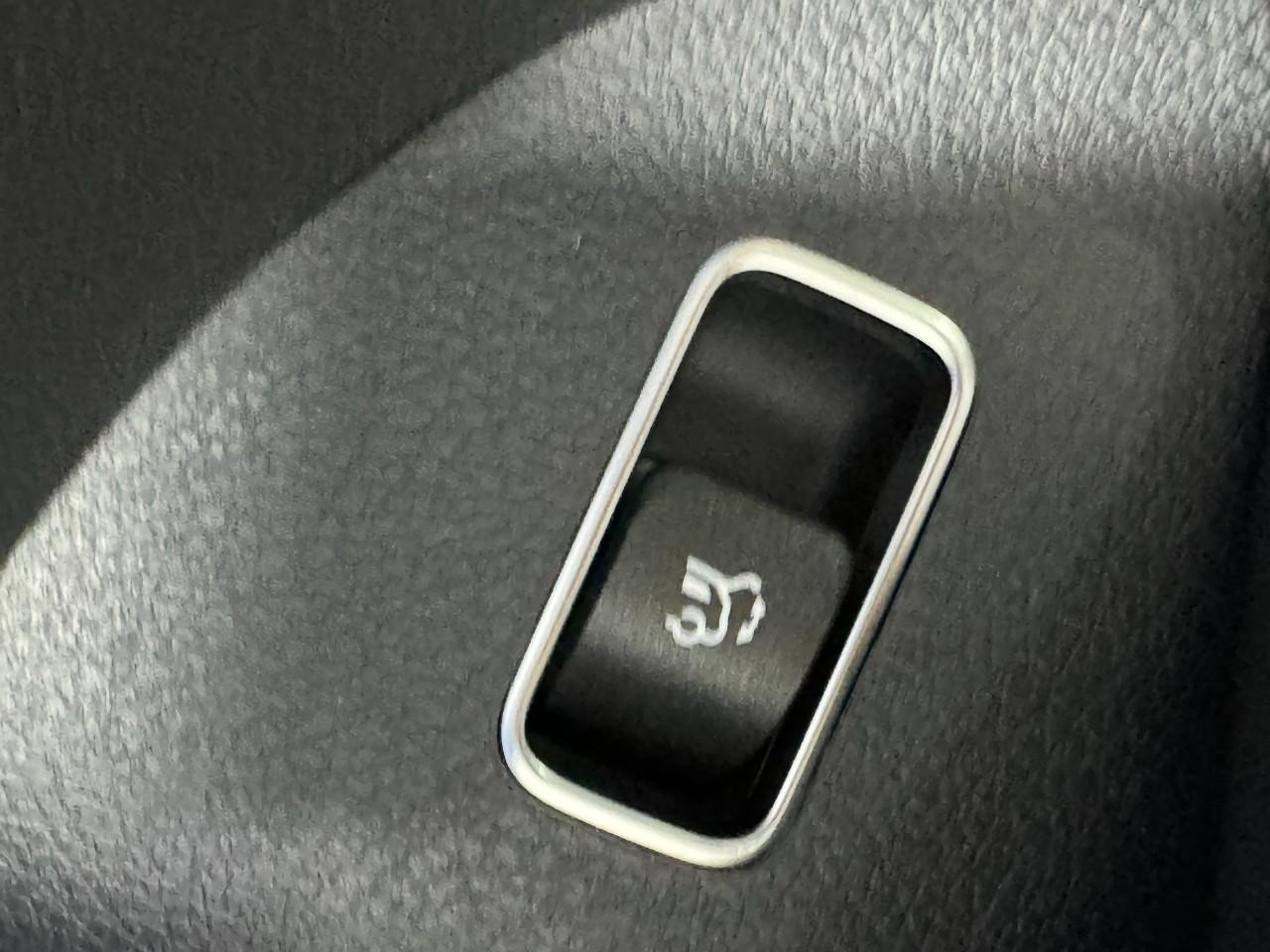 Mercedes-Benz GLE Vehicle Full-screen Gallery Image 28