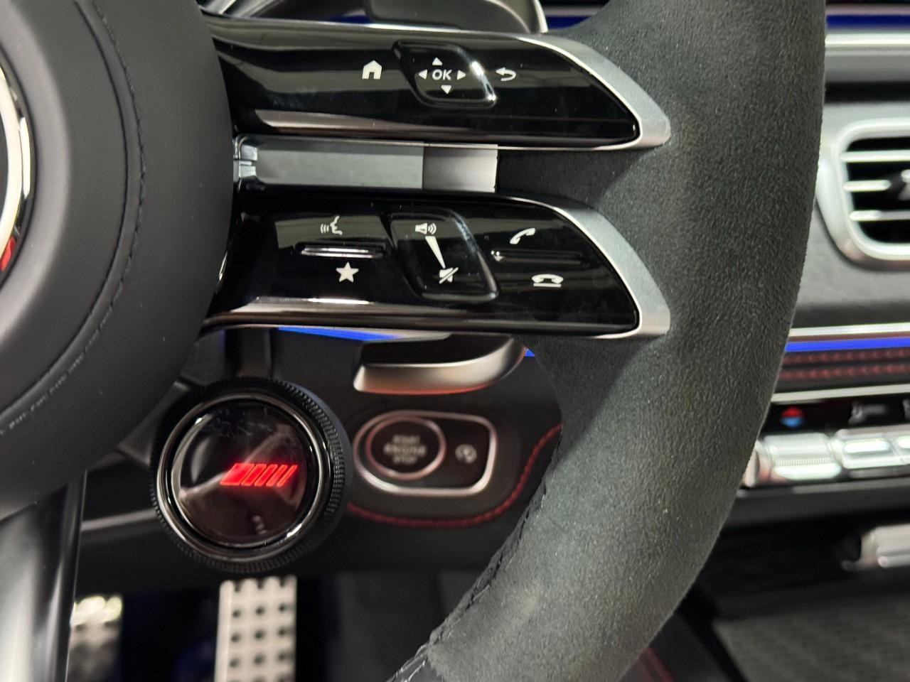 Mercedes-Benz GLE Vehicle Full-screen Gallery Image 34