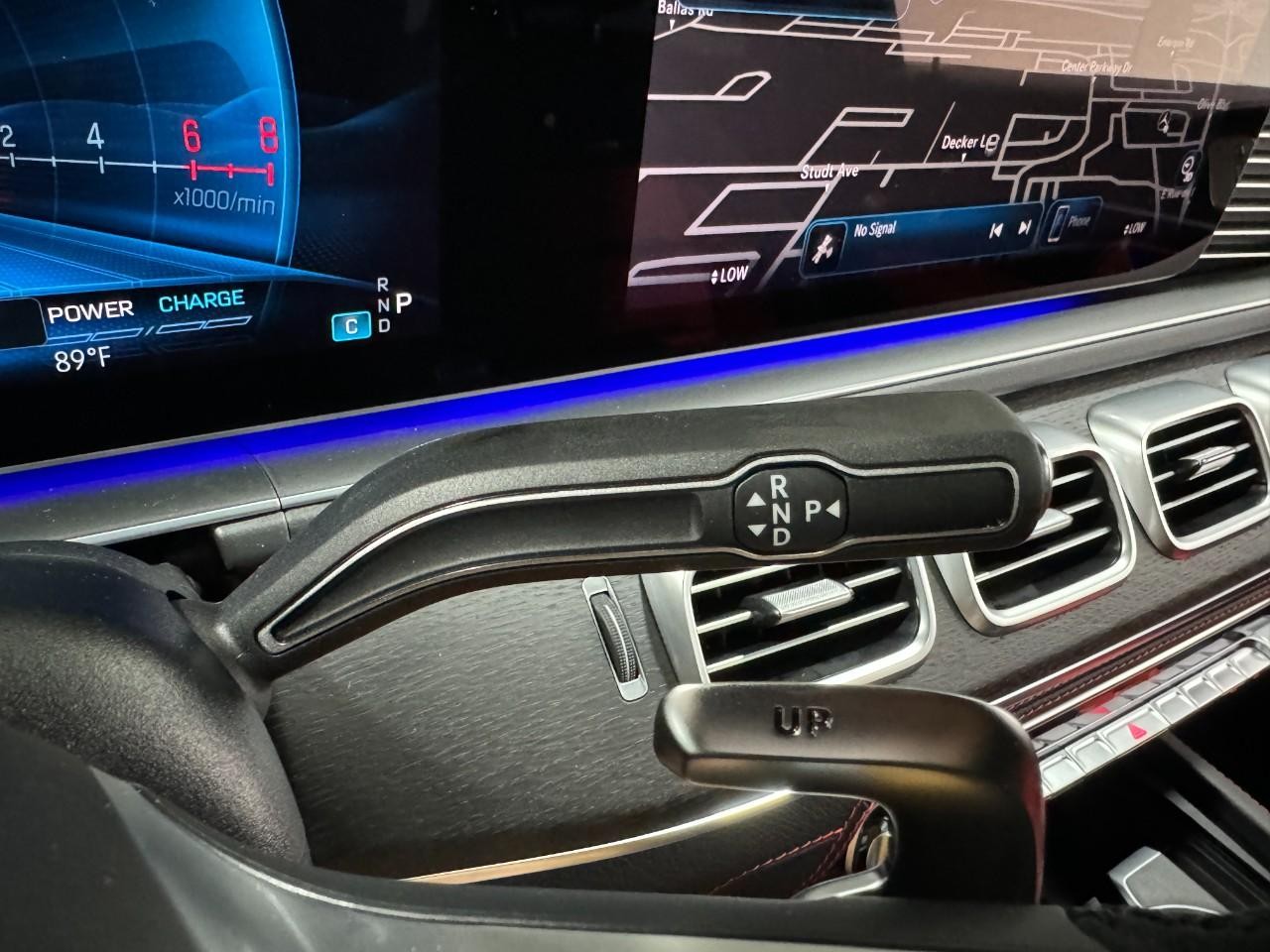 Mercedes-Benz GLE Vehicle Full-screen Gallery Image 36