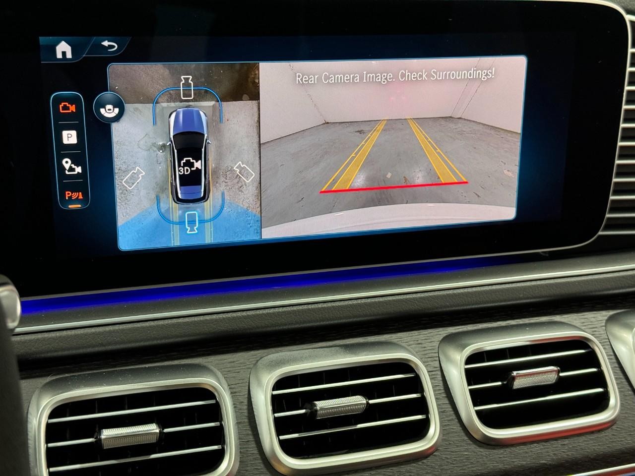 Mercedes-Benz GLE Vehicle Full-screen Gallery Image 37