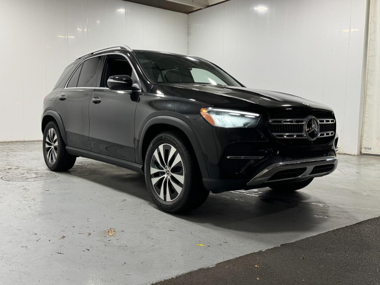 Mercedes-Benz GLE Vehicle Full-screen Gallery Image 6