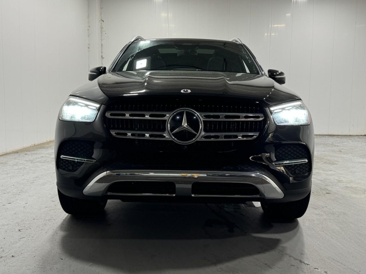 Mercedes-Benz GLE Vehicle Full-screen Gallery Image 7