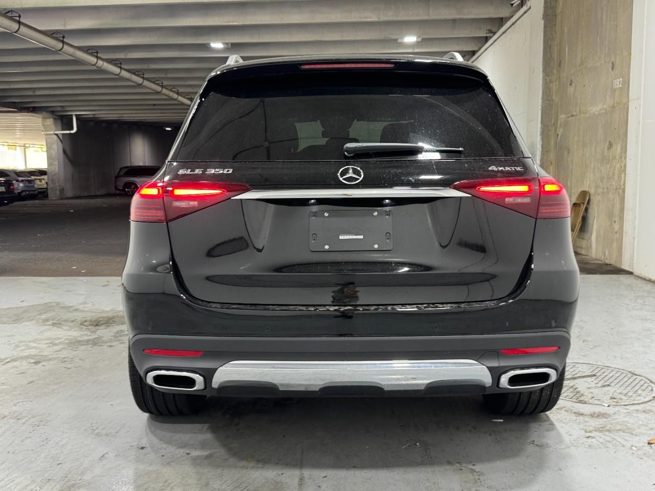 Mercedes-Benz GLE Vehicle Full-screen Gallery Image 9