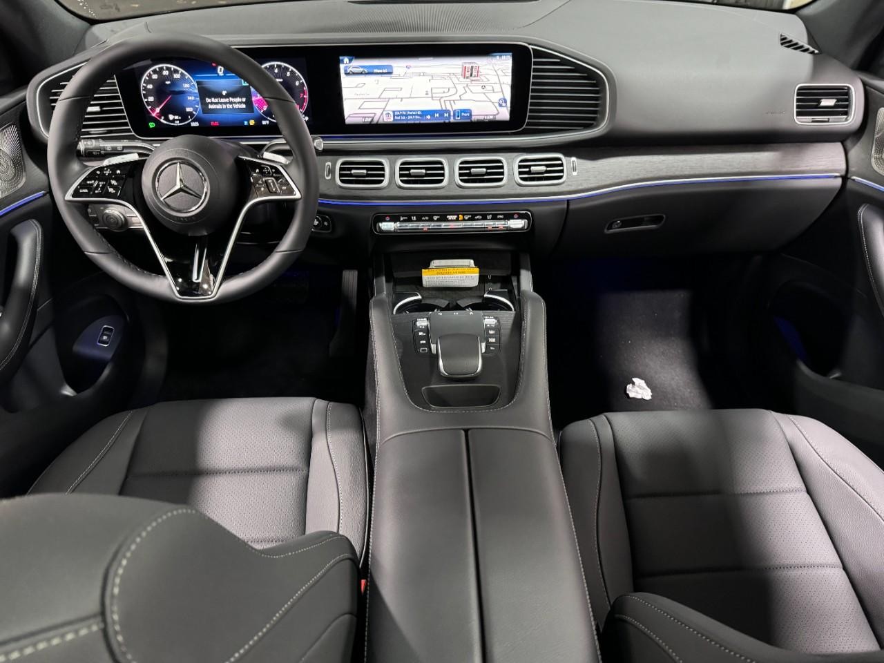 Mercedes-Benz GLE Vehicle Full-screen Gallery Image 12