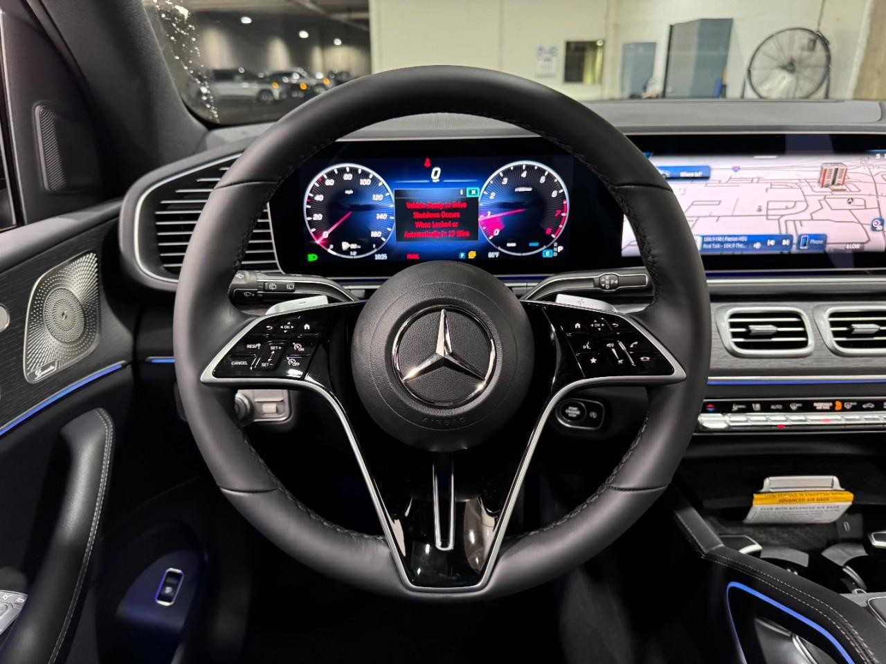 Mercedes-Benz GLE Vehicle Full-screen Gallery Image 13