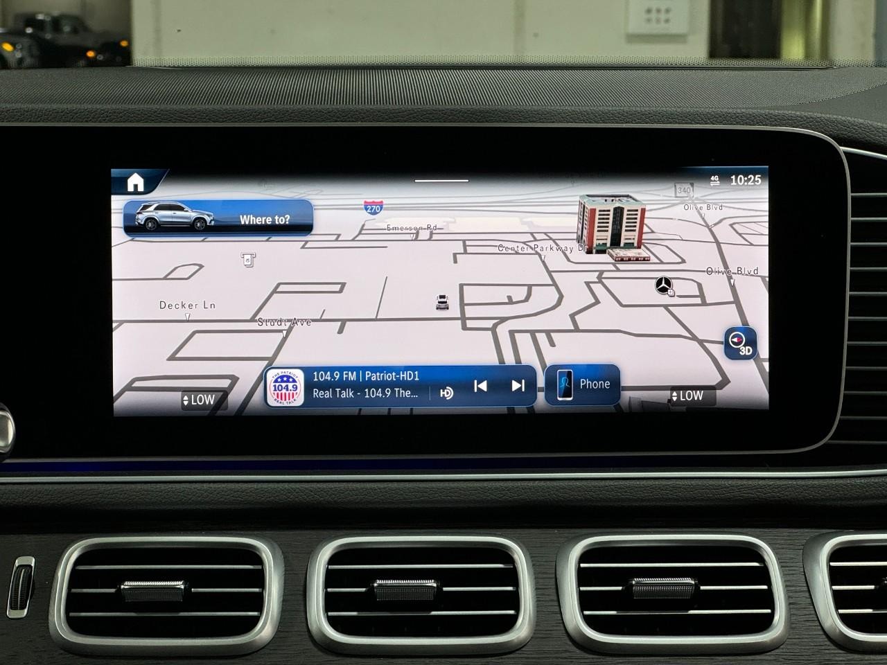 Mercedes-Benz GLE Vehicle Full-screen Gallery Image 14