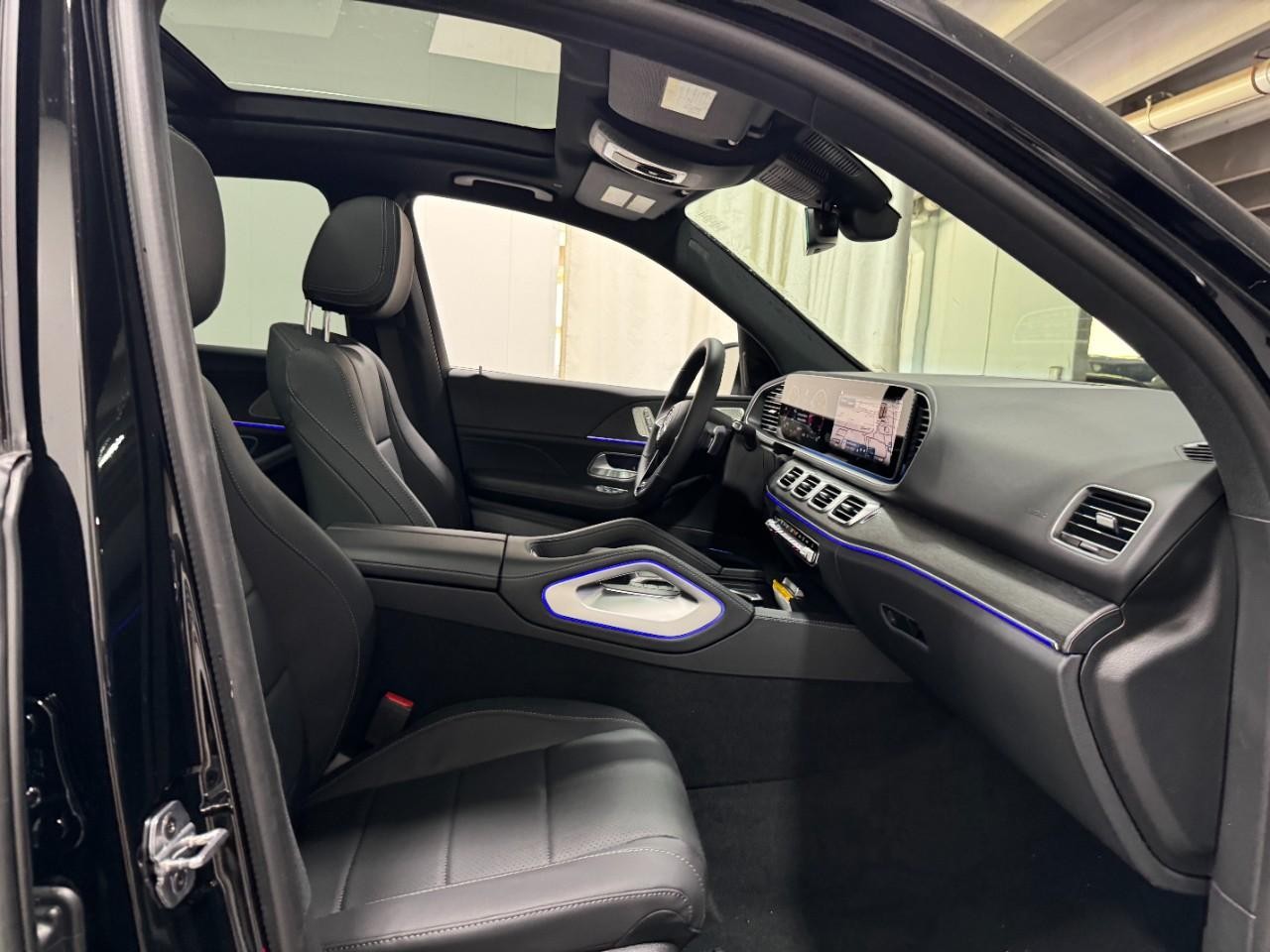 Mercedes-Benz GLE Vehicle Full-screen Gallery Image 18