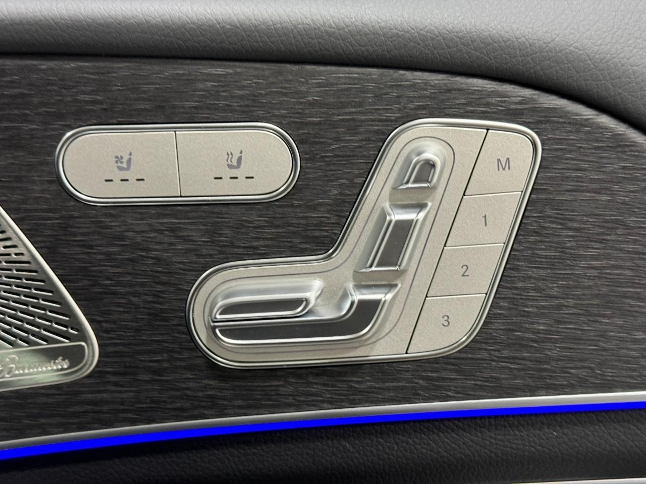 Mercedes-Benz GLE Vehicle Full-screen Gallery Image 21