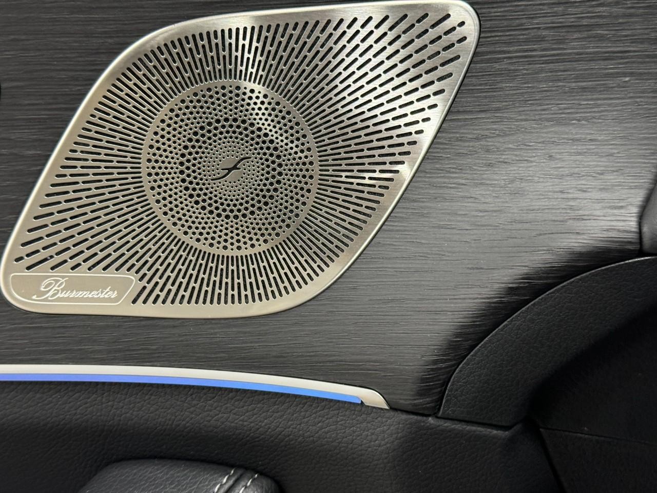 Mercedes-Benz GLE Vehicle Full-screen Gallery Image 24