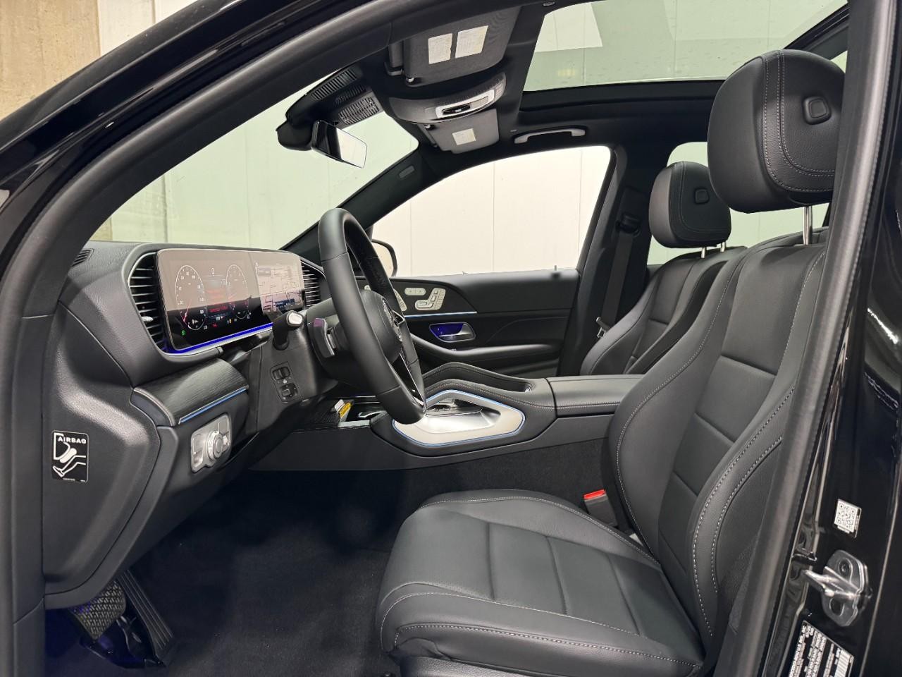 Mercedes-Benz GLE Vehicle Full-screen Gallery Image 29