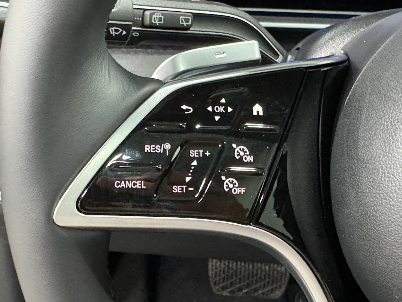 Mercedes-Benz GLE Vehicle Full-screen Gallery Image 33