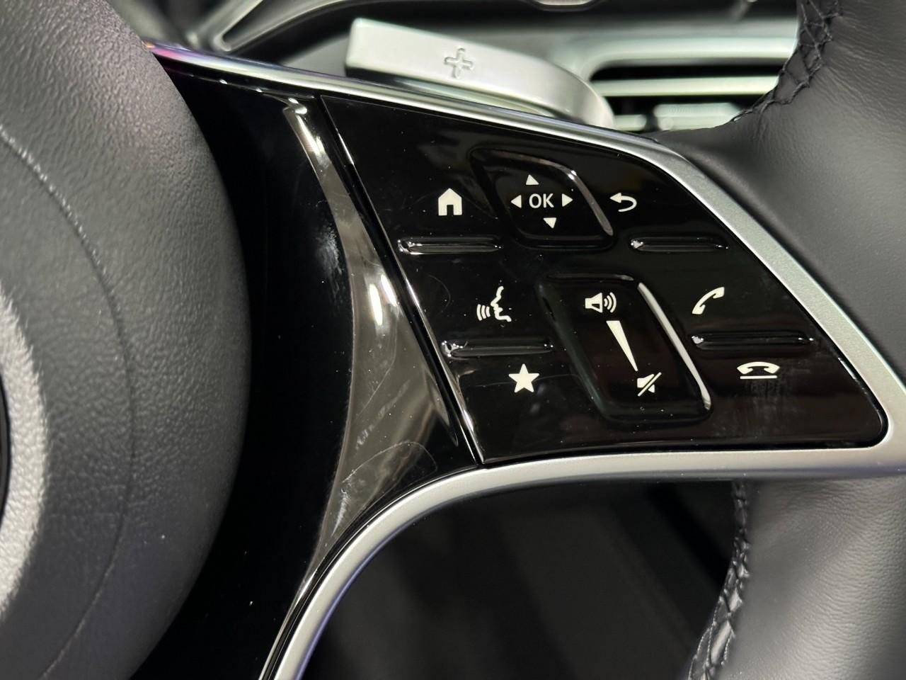 Mercedes-Benz GLE Vehicle Full-screen Gallery Image 34