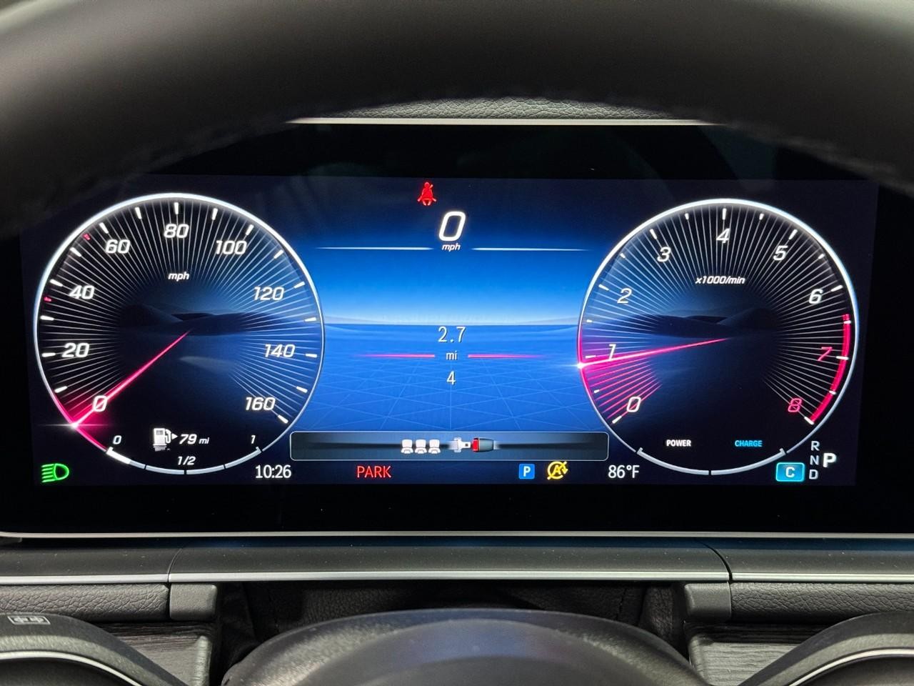 Mercedes-Benz GLE Vehicle Full-screen Gallery Image 35