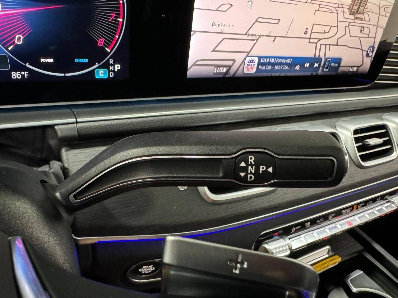 Mercedes-Benz GLE Vehicle Full-screen Gallery Image 36