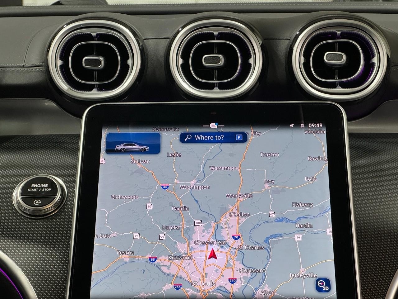 Mercedes-Benz C-Class Vehicle Full-screen Gallery Image 14