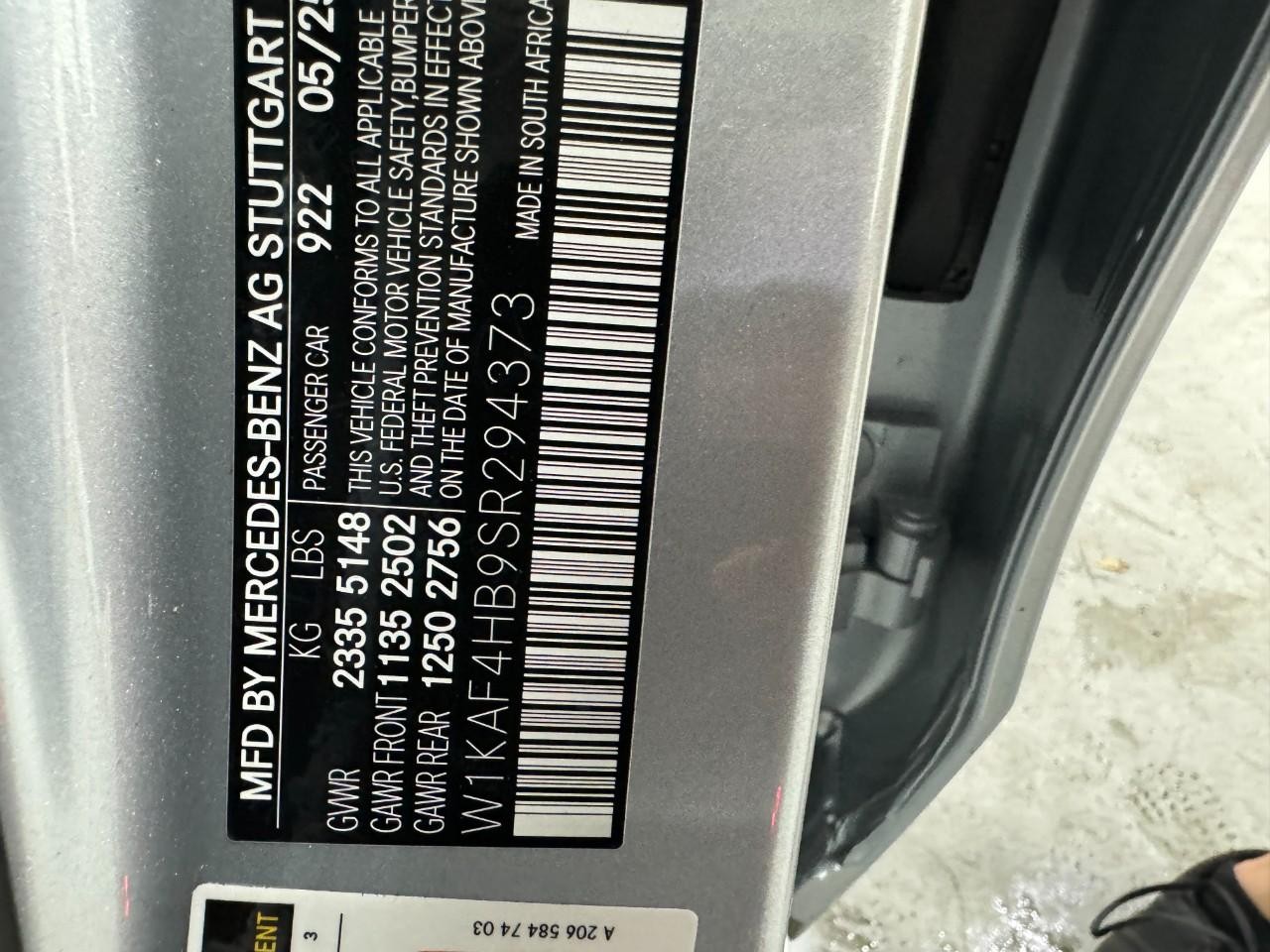 Mercedes-Benz C-Class Vehicle Full-screen Gallery Image 38