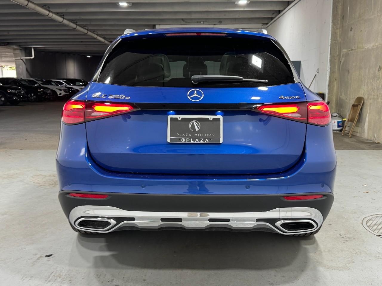 Mercedes-Benz GLC Vehicle Full-screen Gallery Image 9