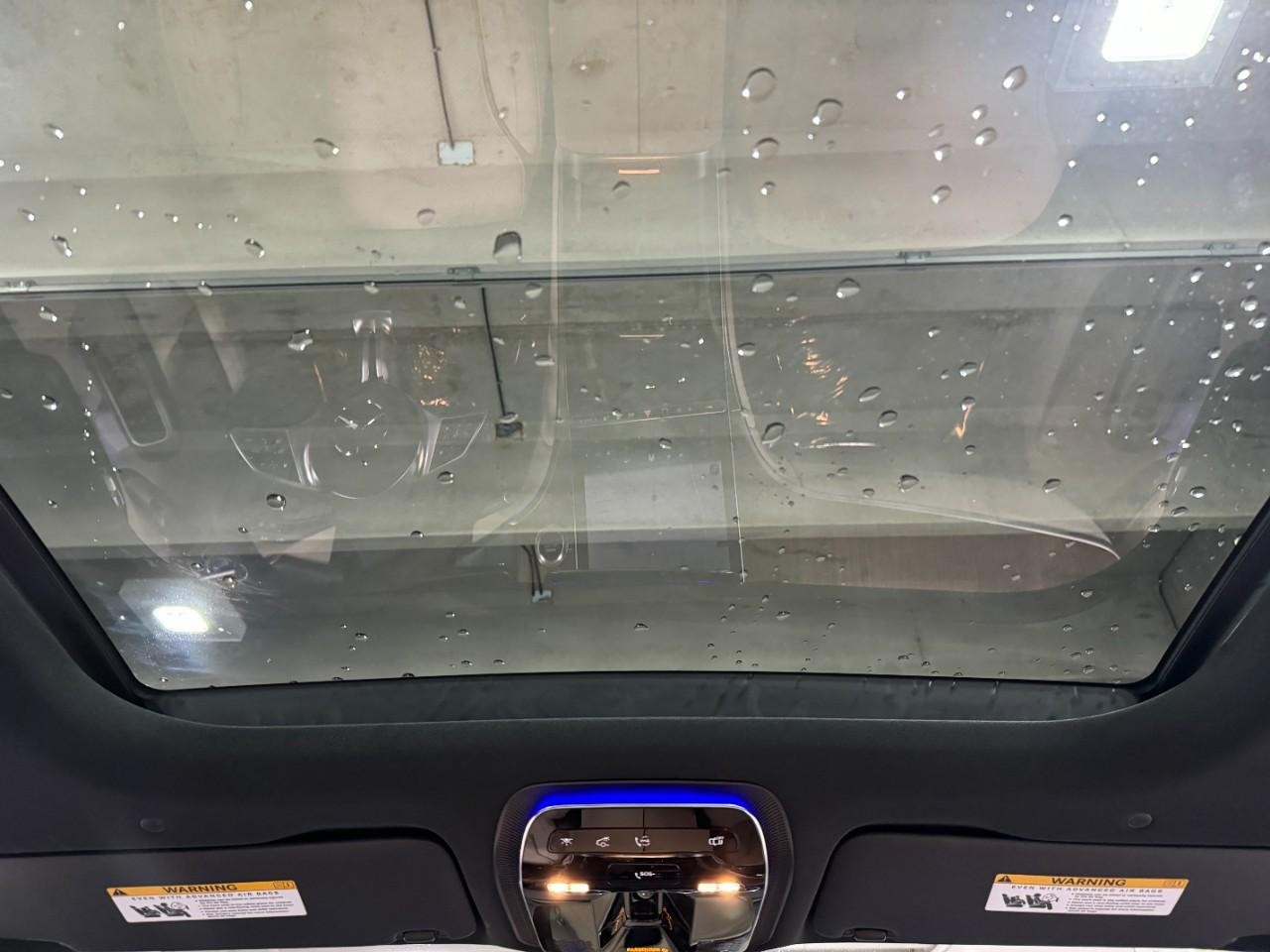 Mercedes-Benz GLC Vehicle Full-screen Gallery Image 11