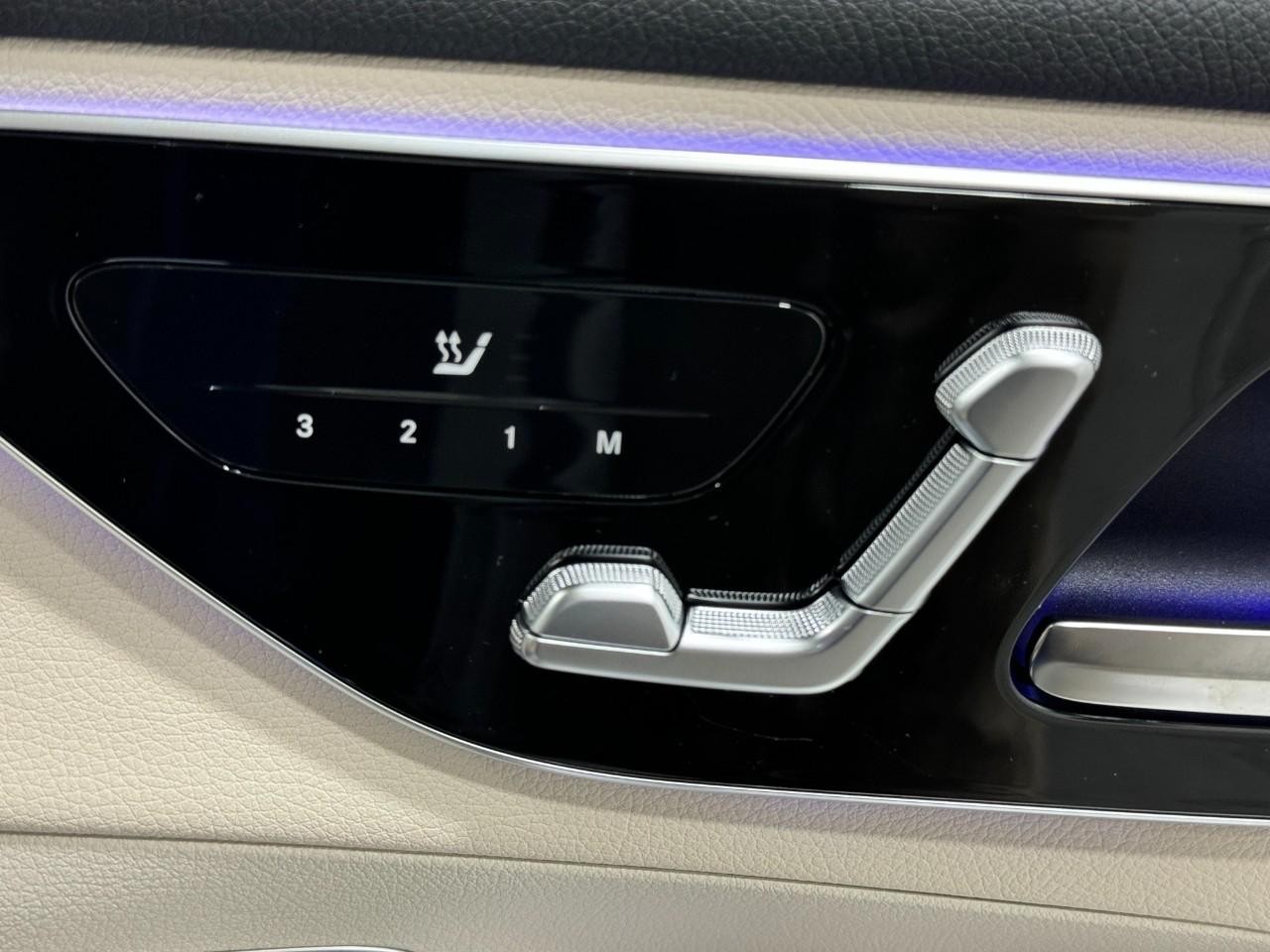 Mercedes-Benz GLC Vehicle Full-screen Gallery Image 20