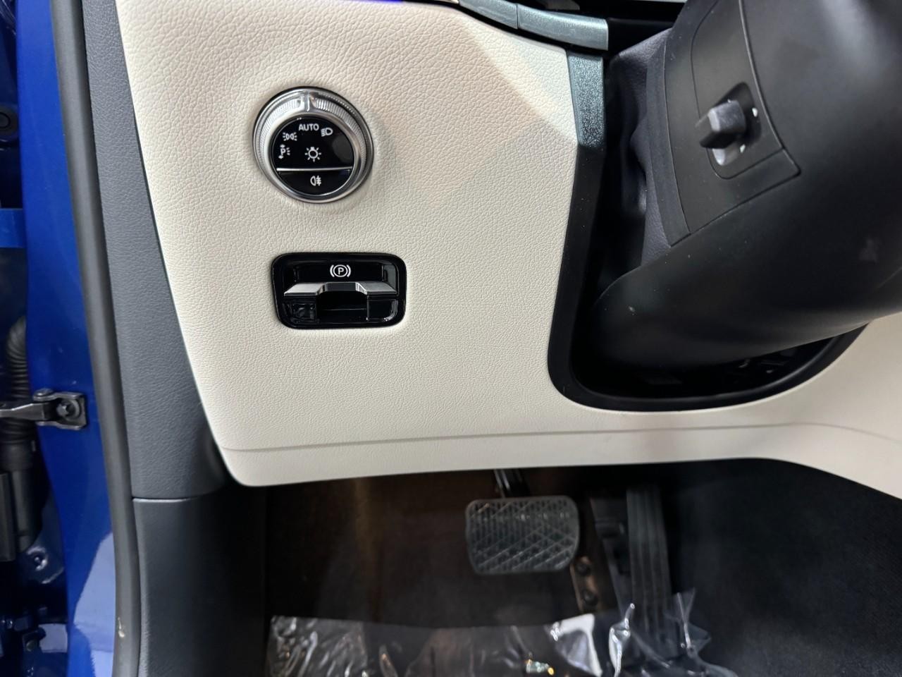 Mercedes-Benz GLC Vehicle Full-screen Gallery Image 31