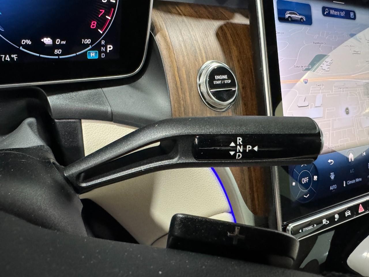 Mercedes-Benz GLC Vehicle Full-screen Gallery Image 35