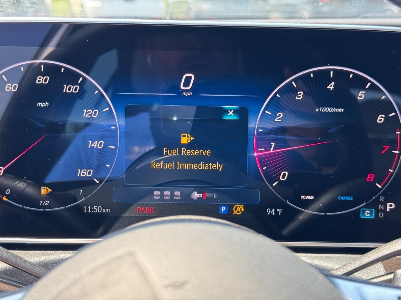 Mercedes-Benz C-Class Vehicle Full-screen Gallery Image 22