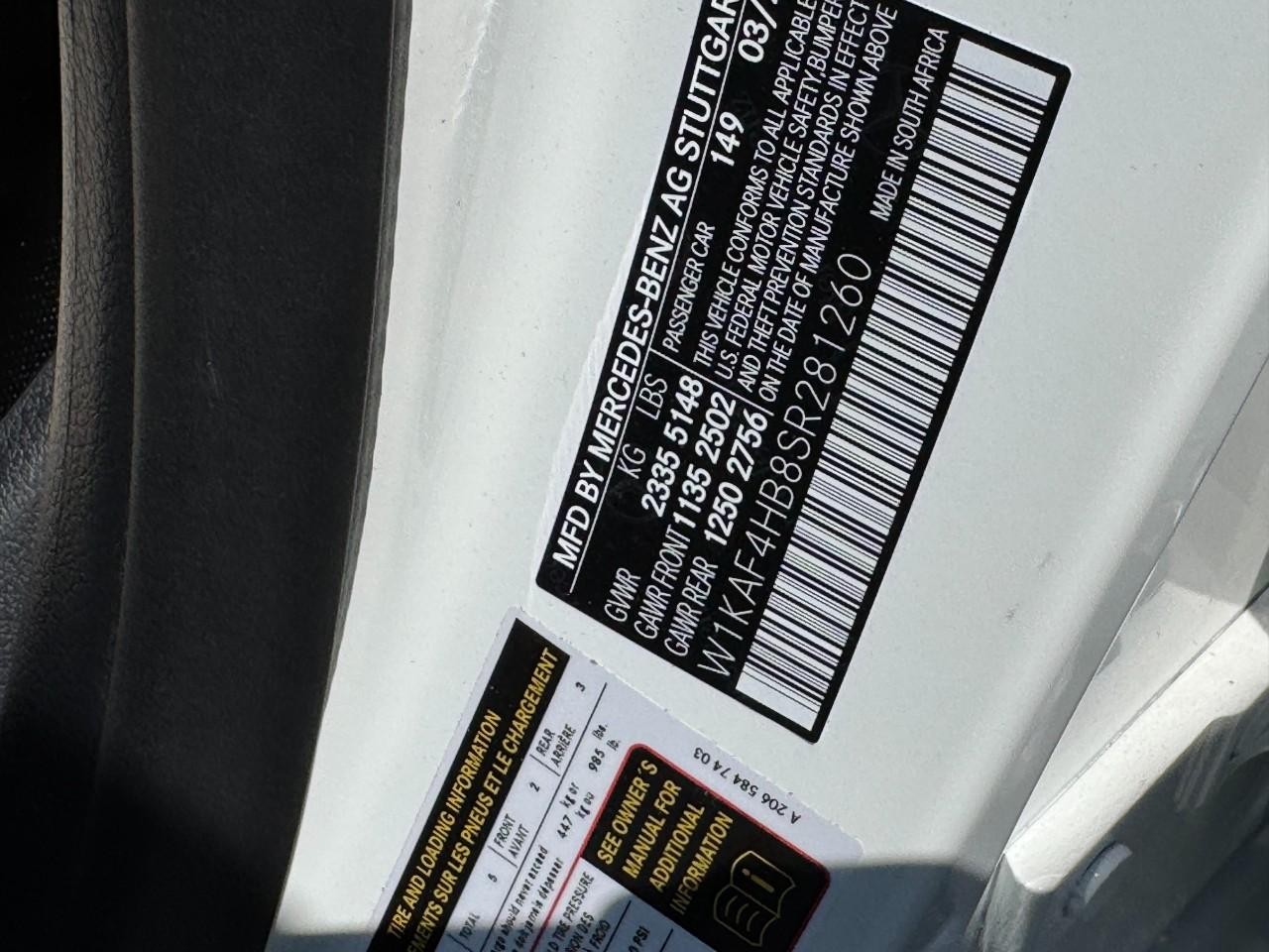 Mercedes-Benz C-Class Vehicle Full-screen Gallery Image 32