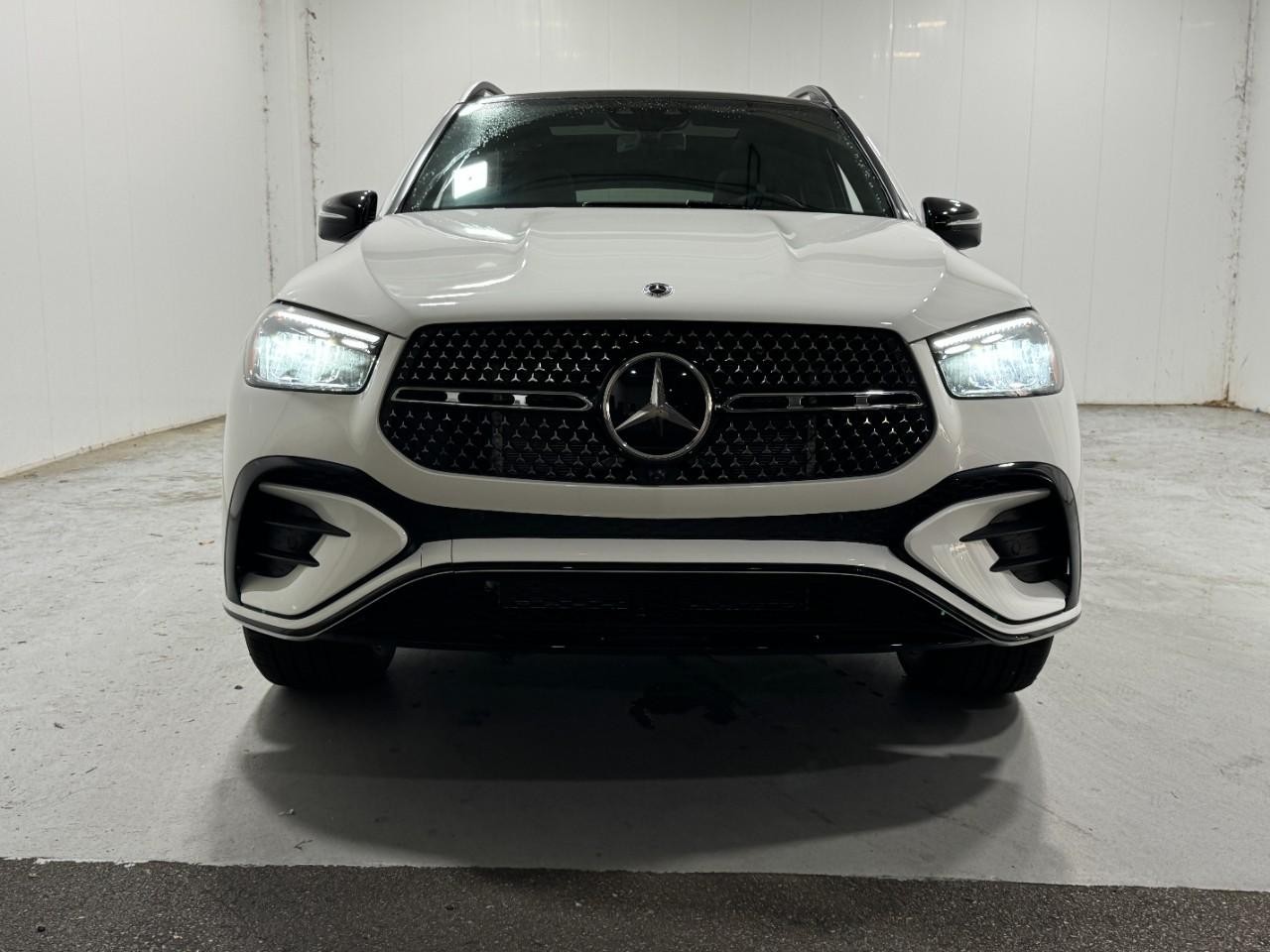 Mercedes-Benz GLE Vehicle Full-screen Gallery Image 7