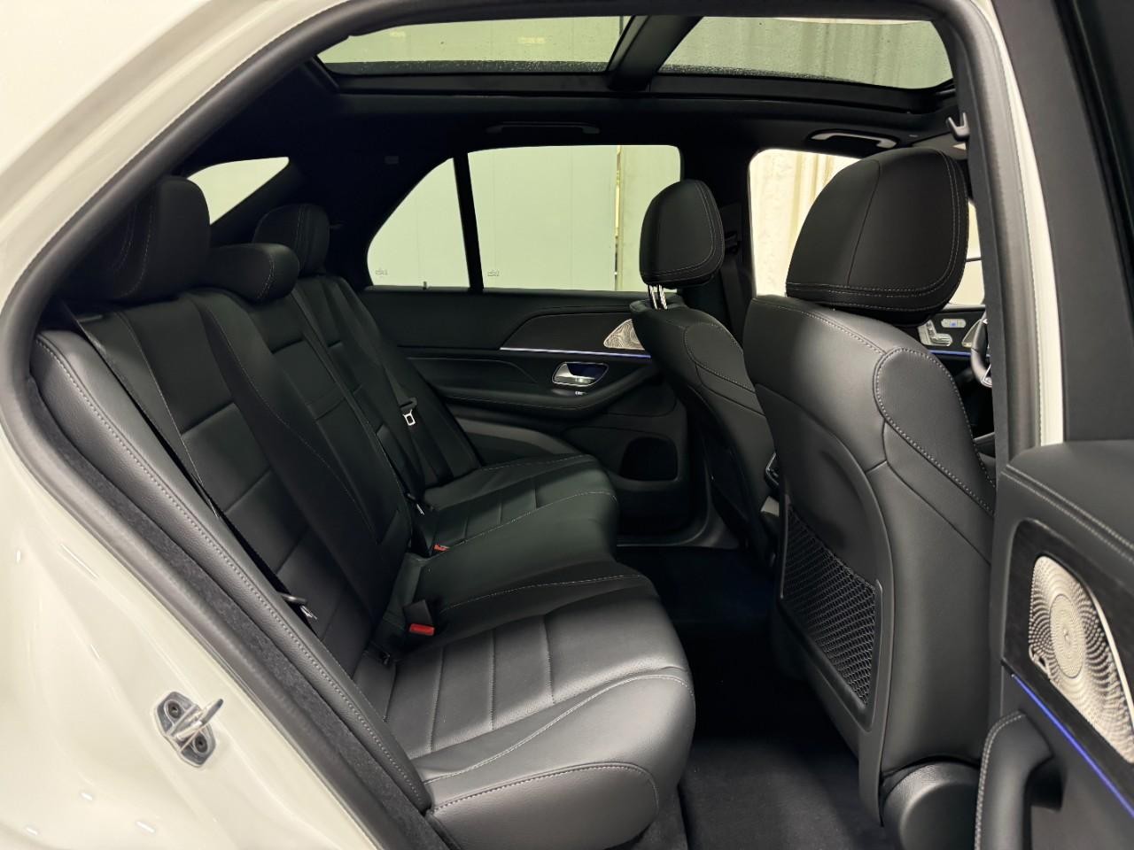 Mercedes-Benz GLE Vehicle Full-screen Gallery Image 10