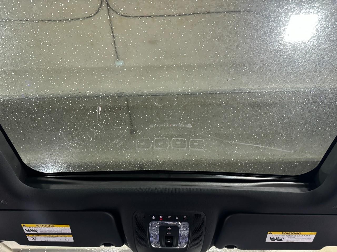 Mercedes-Benz GLE Vehicle Full-screen Gallery Image 11