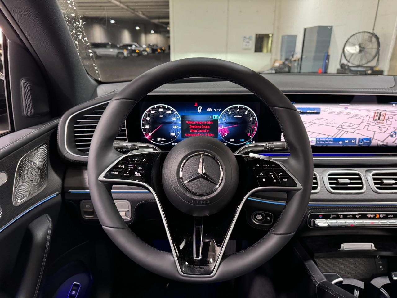 Mercedes-Benz GLE Vehicle Full-screen Gallery Image 13