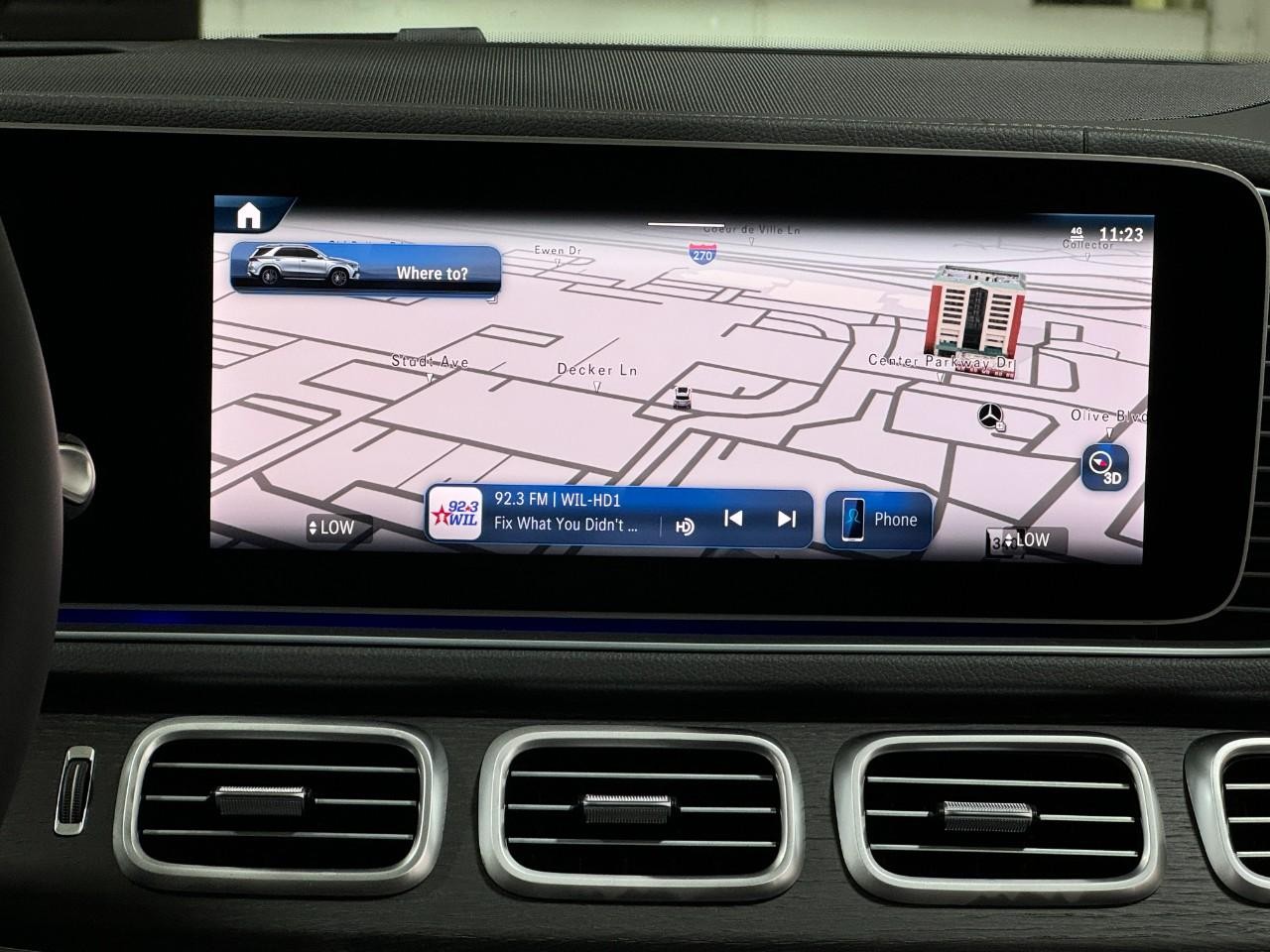 Mercedes-Benz GLE Vehicle Full-screen Gallery Image 14