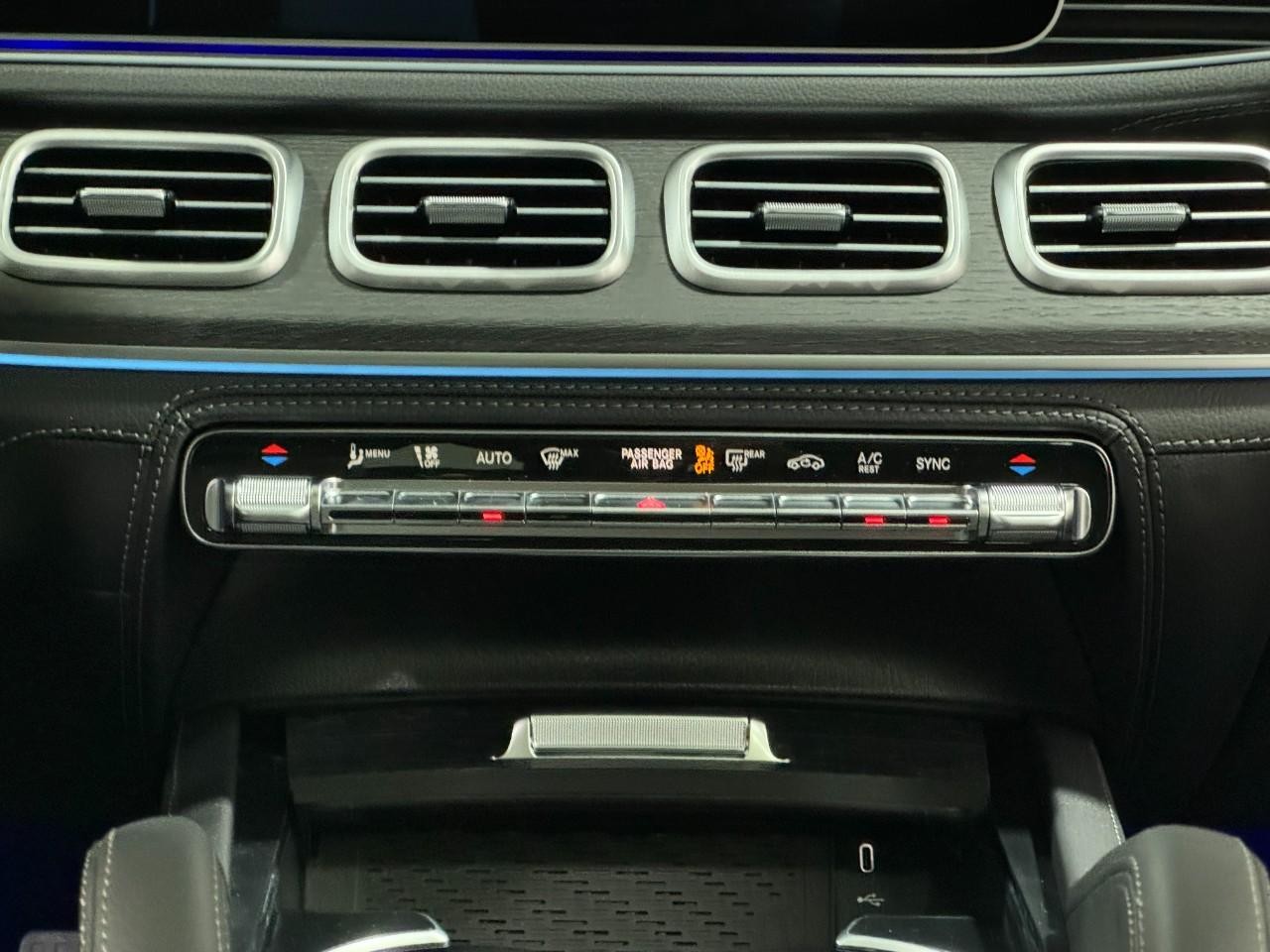 Mercedes-Benz GLE Vehicle Full-screen Gallery Image 15