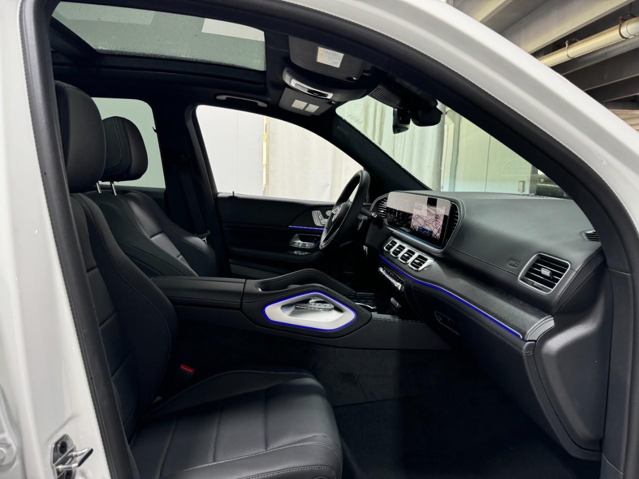 Mercedes-Benz GLE Vehicle Full-screen Gallery Image 18