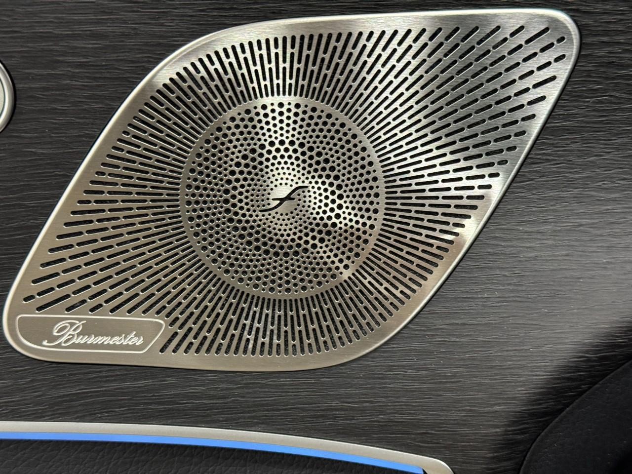 Mercedes-Benz GLE Vehicle Full-screen Gallery Image 24