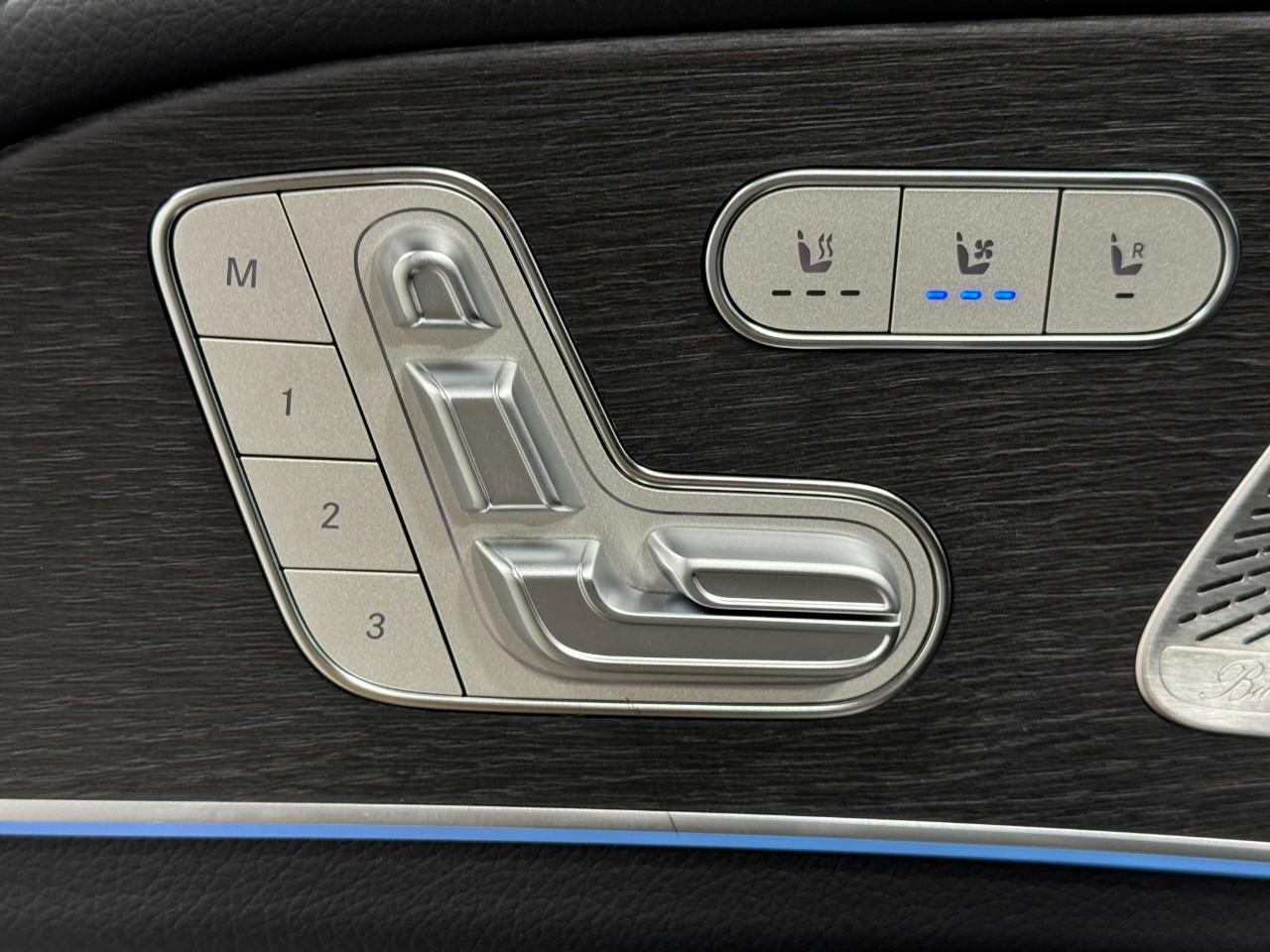 Mercedes-Benz GLE Vehicle Full-screen Gallery Image 25